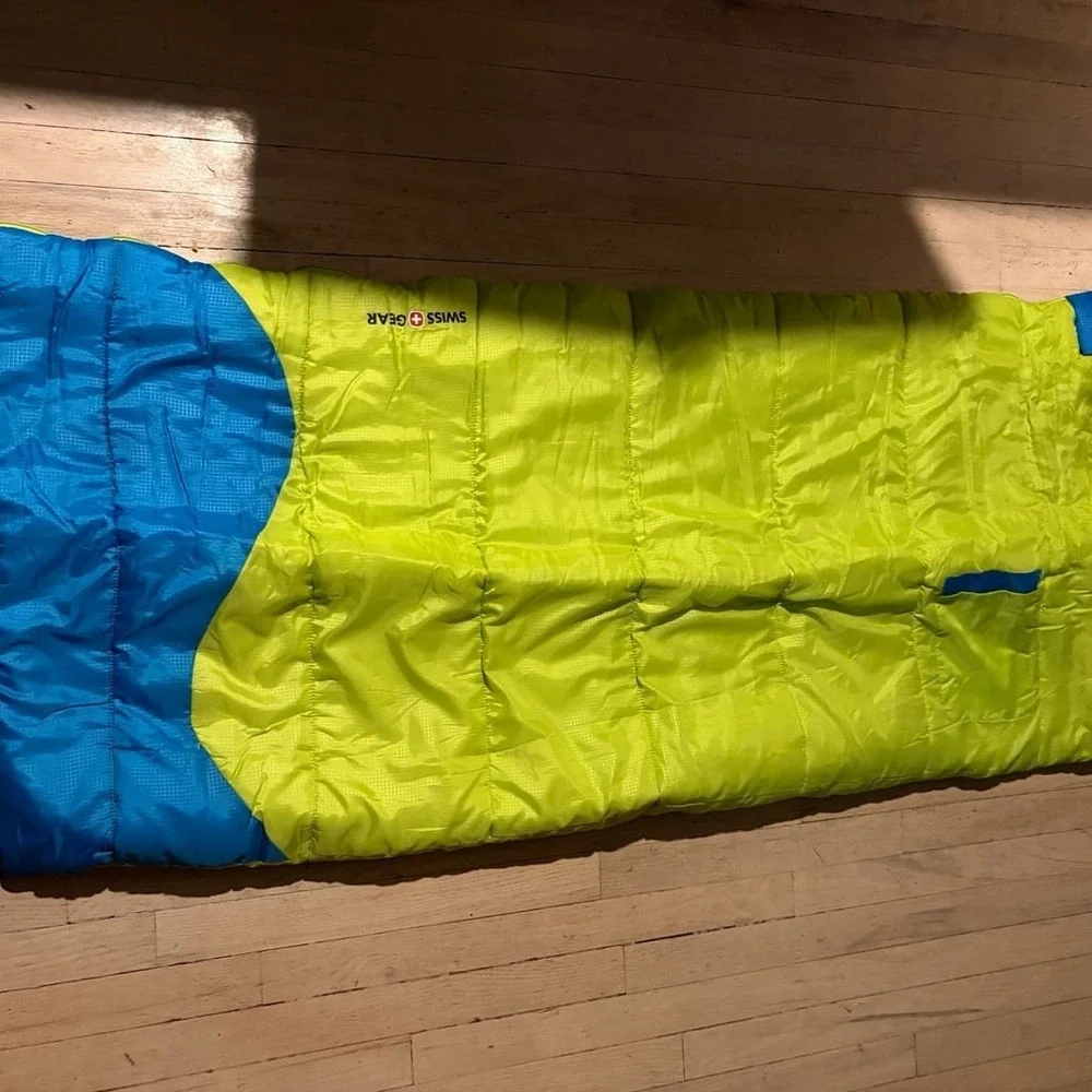 SwissGear Lights Out 40 Degree Youth Sleeping Bag Lime Green/Blue